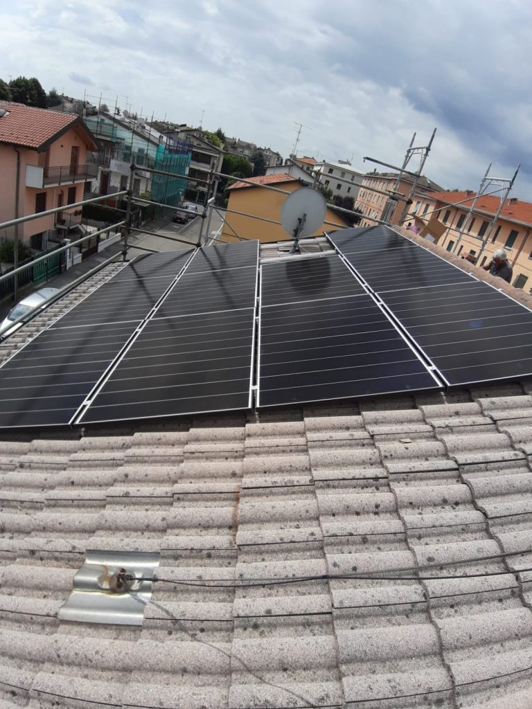 Questa immagine ha l'attributo alt vuoto; il nome del file è Tetto-moduli-1-768x1024.jpeg